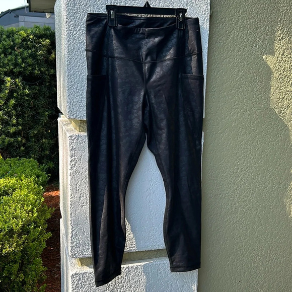 Yogalicious Black Floral Lux High Waist Elastic Free Side Pocket Ankle Leggings - Picture 1 of 8